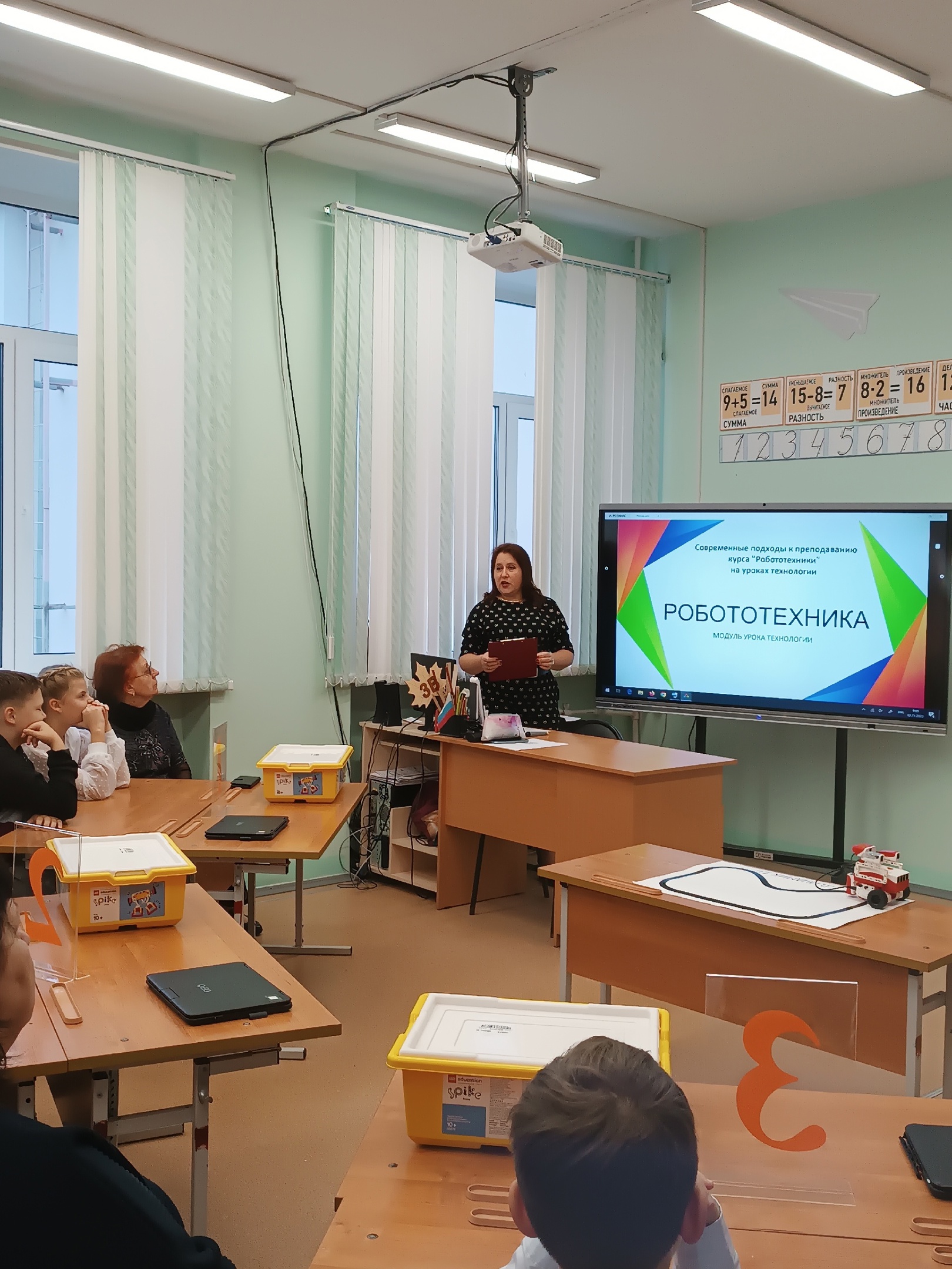 Муниципальный практико-ориентированный семинар по теме Современные подходы к преподаванию курса Робототехники на уроках технологии и во внеурочное время Муниципальный практико-ориентированный семинар по теме Современные подходы к преподаванию курса Робототехники на уроках технологии и во внеурочное время.